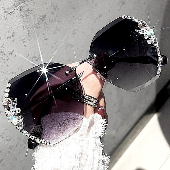 Dark grey tinted crystal rhinestone sunglasses - Picture 1 of 8